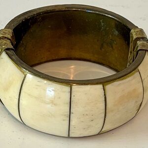 Beautiful Vintage Wide Inlaid Bone w/ Brass Bangle
